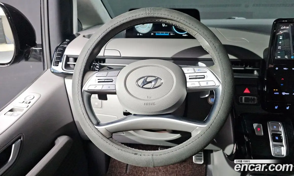 Hyundai Staria 2021 2.2 автомат (гидро), фото 17