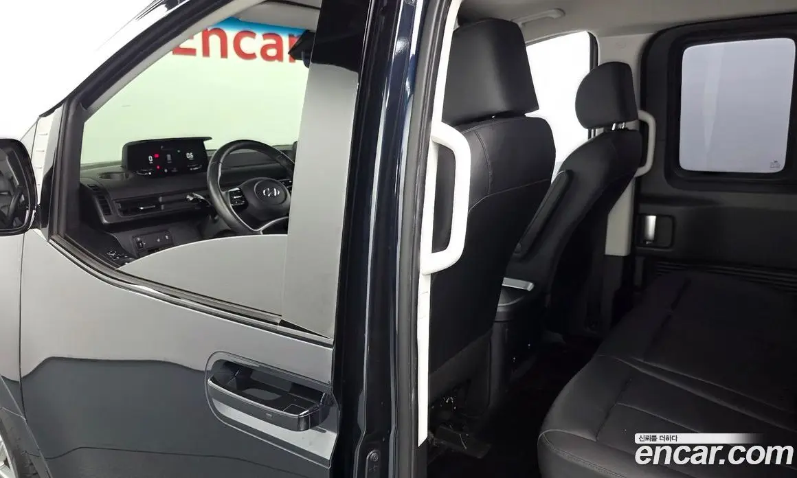 Hyundai Staria 2023 3.5 автомат (гидро), фото 24