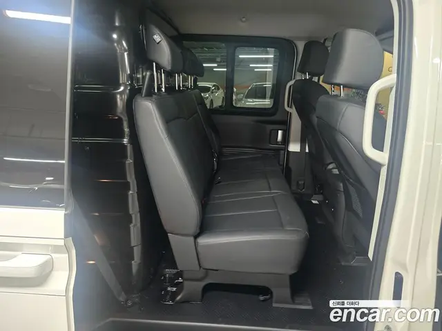 Hyundai Staria 2025 3.5 автомат (гидро), миниатюра 8