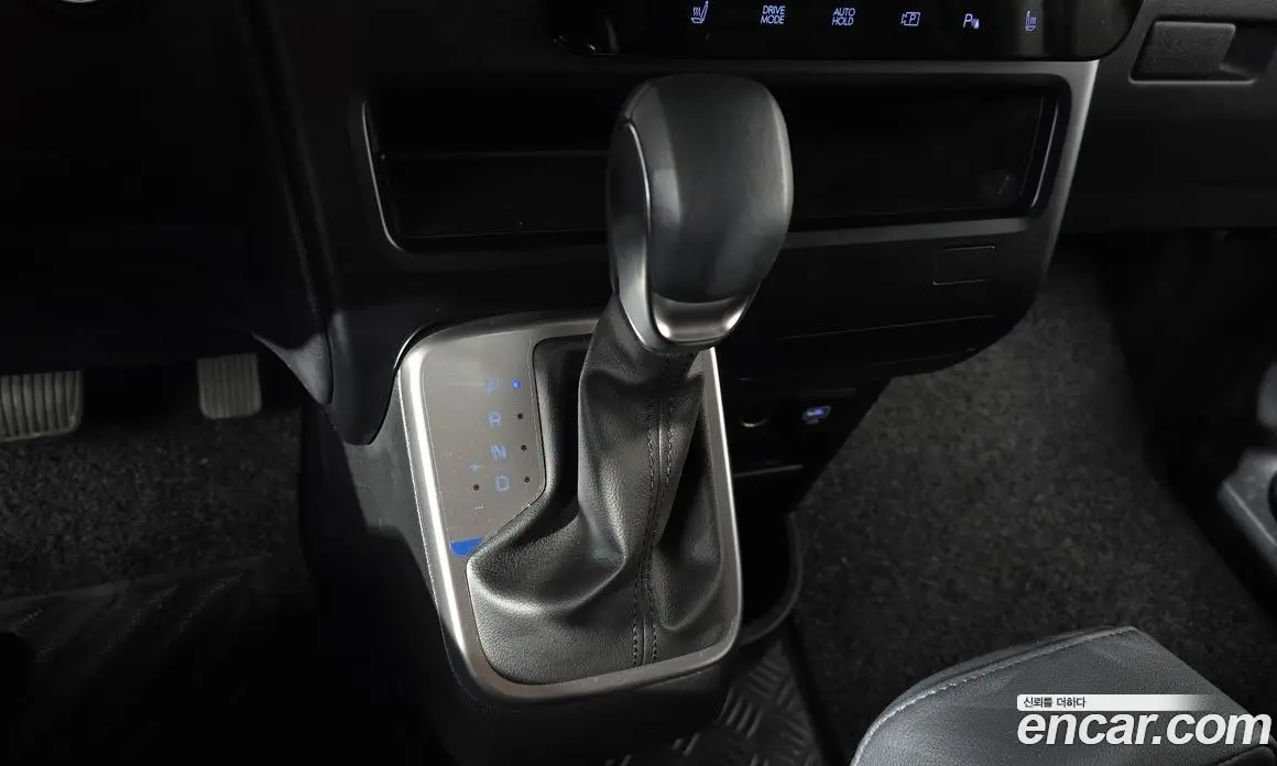 Hyundai Staria 2025 2.2 автомат (гидро), фото 11