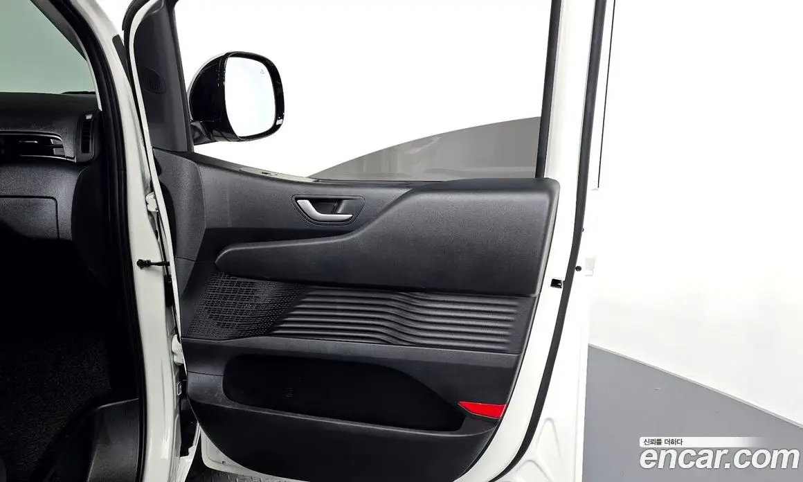Hyundai Staria 2025 2.2 автомат (гидро), фото 13