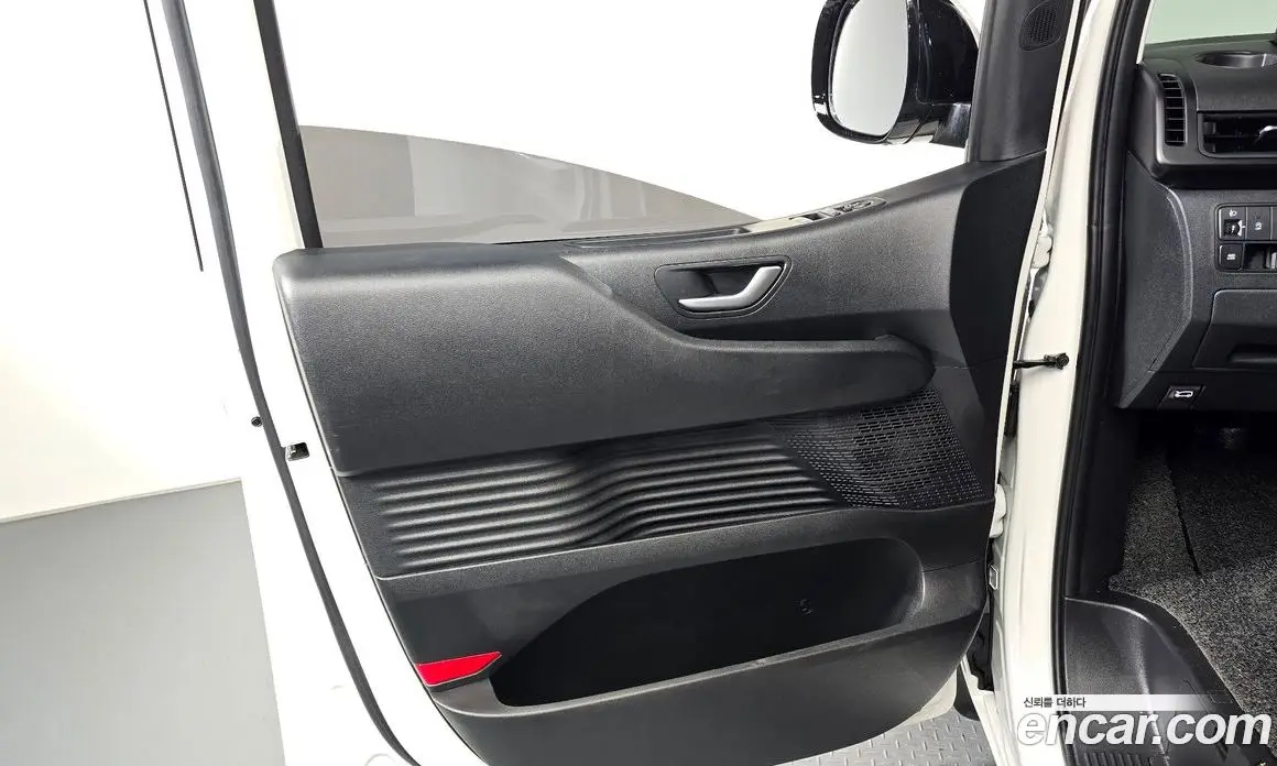 Hyundai Staria 2025 2.2 автомат (гидро), фото 14