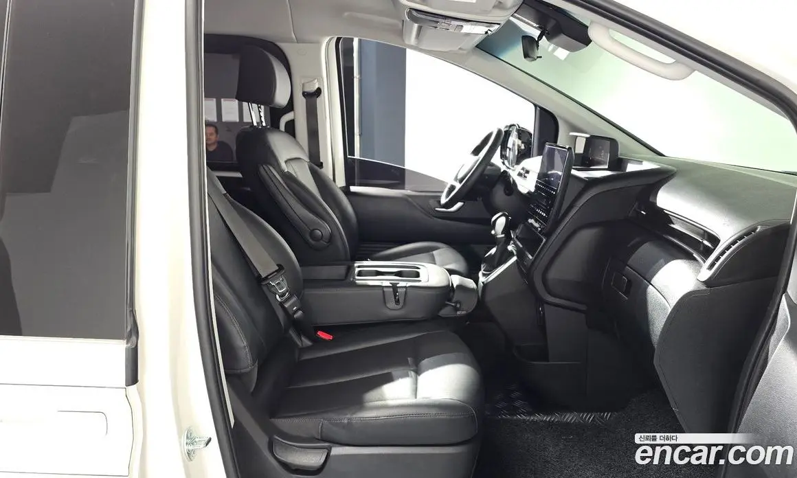 Hyundai Staria 2025 2.2 автомат (гидро), фото 15
