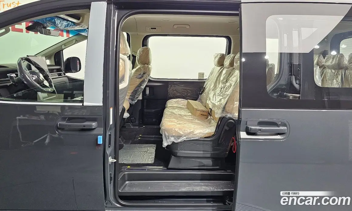 Hyundai Staria 2026 0.1 автомат (гидро), фото 11