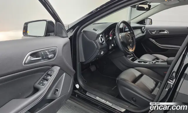 Mercedes-Benz GLA-Class 2018 2.0 автомат (гидро), миниатюра 12