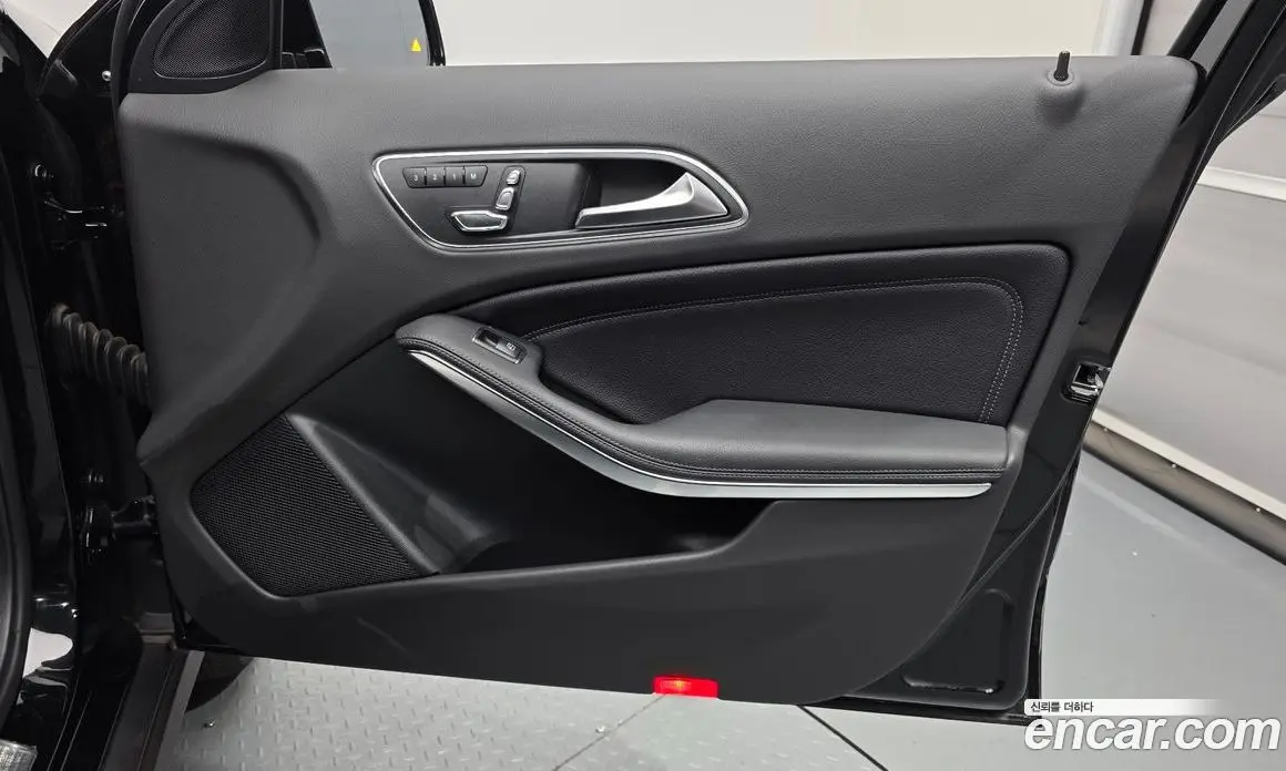 Mercedes-Benz GLA-Class 2018 2.0 автомат (гидро), фото 13