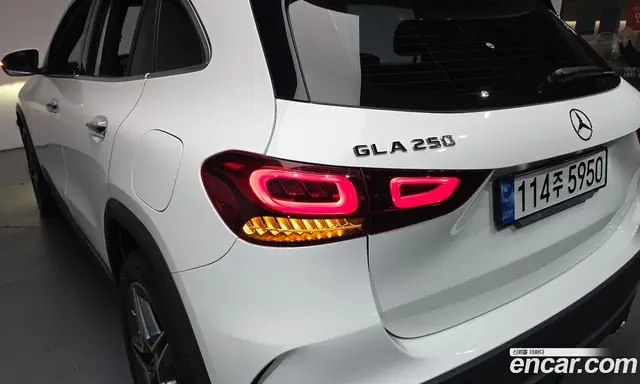 Mercedes-Benz GLA-Class 2022 2.0 автомат (гидро), миниатюра 8