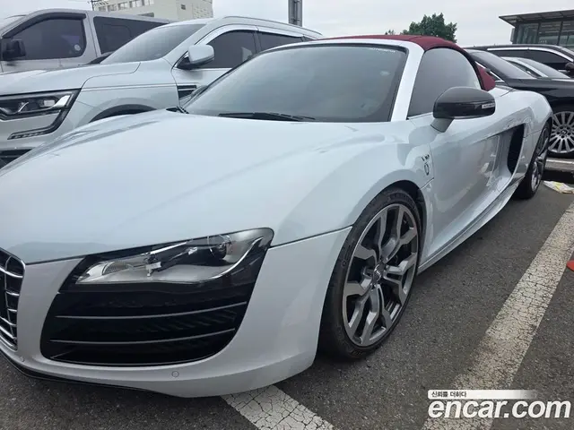 Audi R8 2011 5.2 автомат (гидро), миниатюра 2