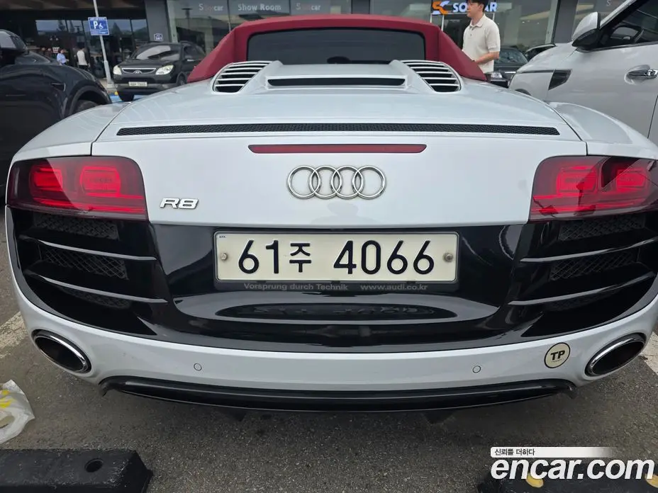 Audi R8 2011 5.2 автомат (гидро), фото 4