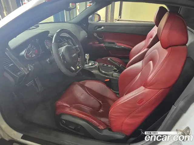 Audi R8 2011 5.2 автомат (гидро), миниатюра 6