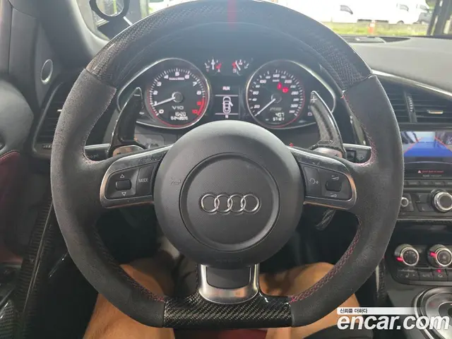 Audi R8 2011 5.2 автомат (гидро), миниатюра 8
