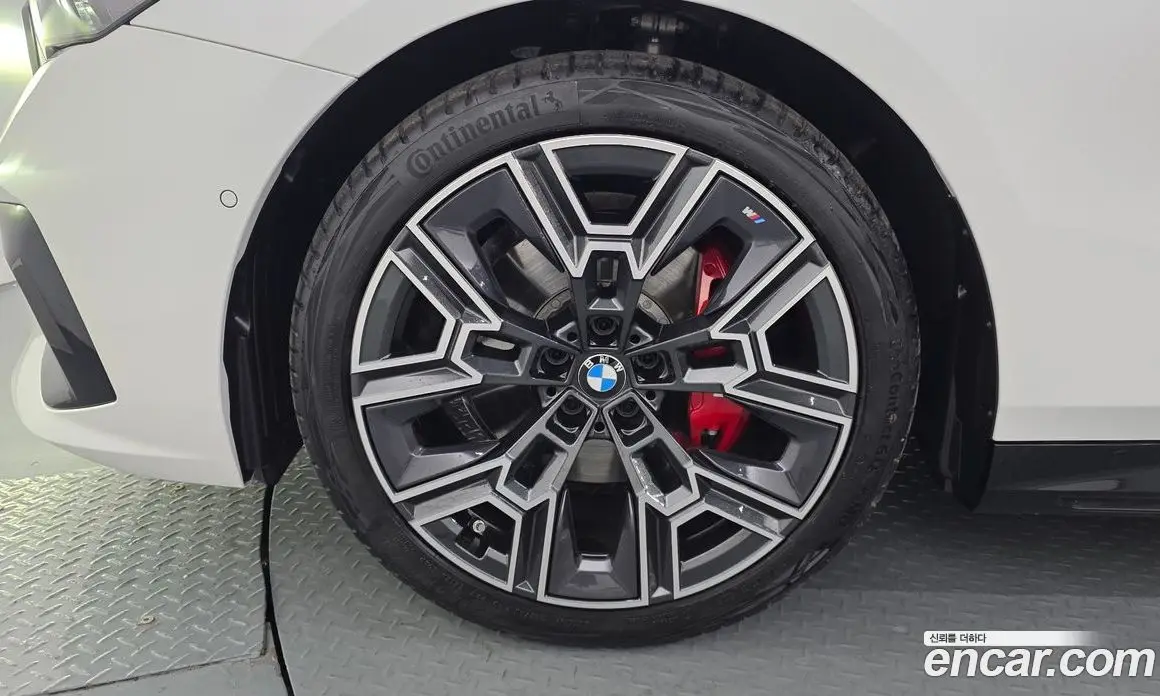 BMW 5 серия 2025 2.0 автомат (гидро), фото 5