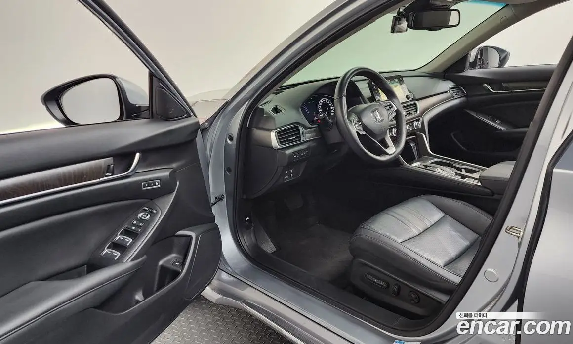 Honda Accord 2019 2.0 автомат (гидро), фото 13