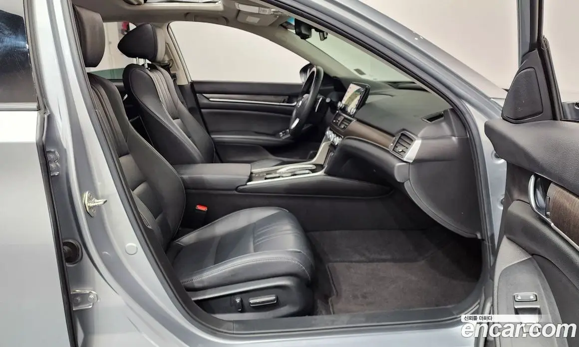 Honda Accord 2019 2.0 автомат (гидро), фото 16