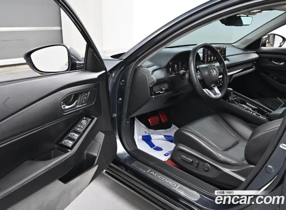 Honda Accord 2023 2.0 автомат (гидро), фото 13