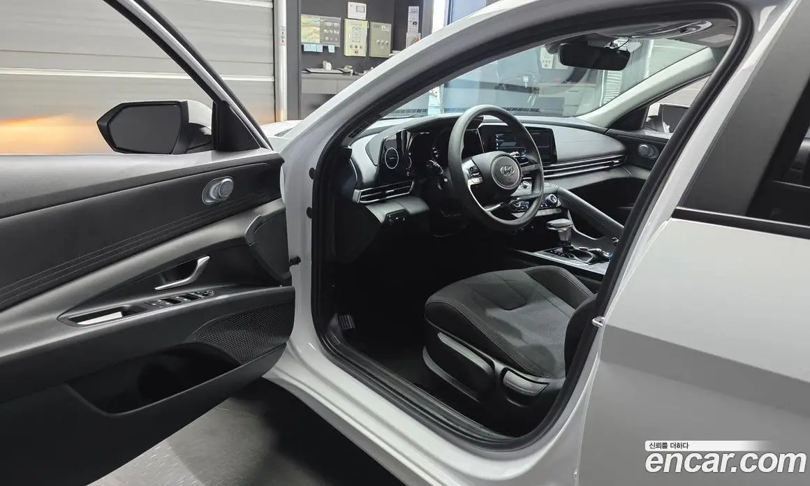 Hyundai Avante 2021 1.6 автомат (гидро), фото 13
