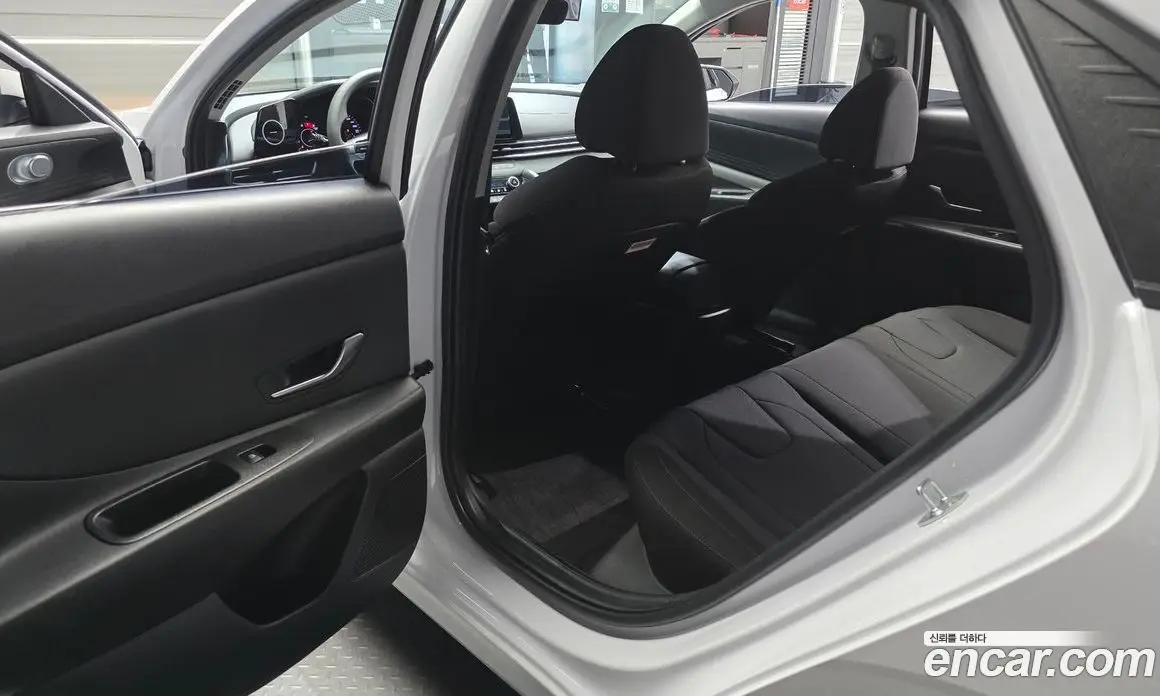 Hyundai Avante 2021 1.6 автомат (гидро), фото 17