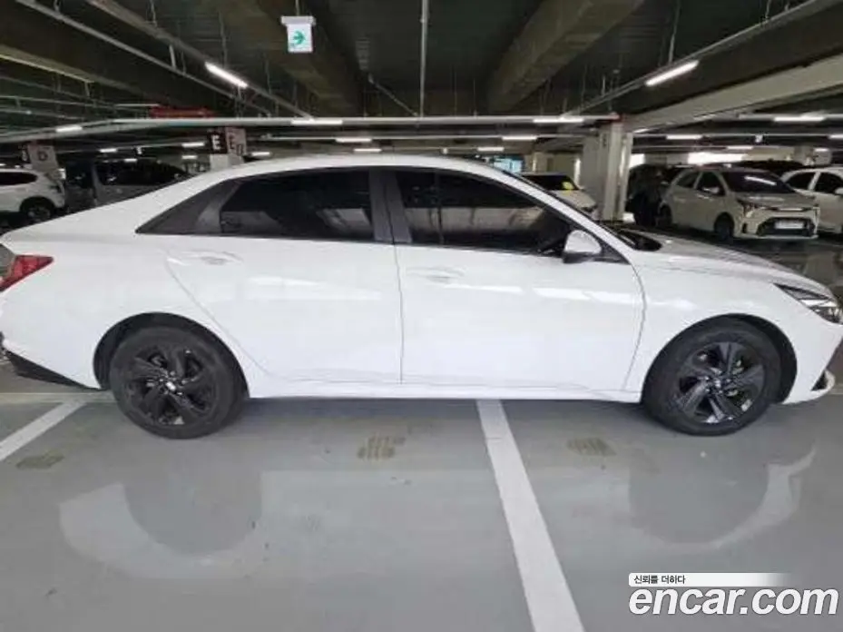 Hyundai Avante 2022 1.6 автомат (гидро), фото 11
