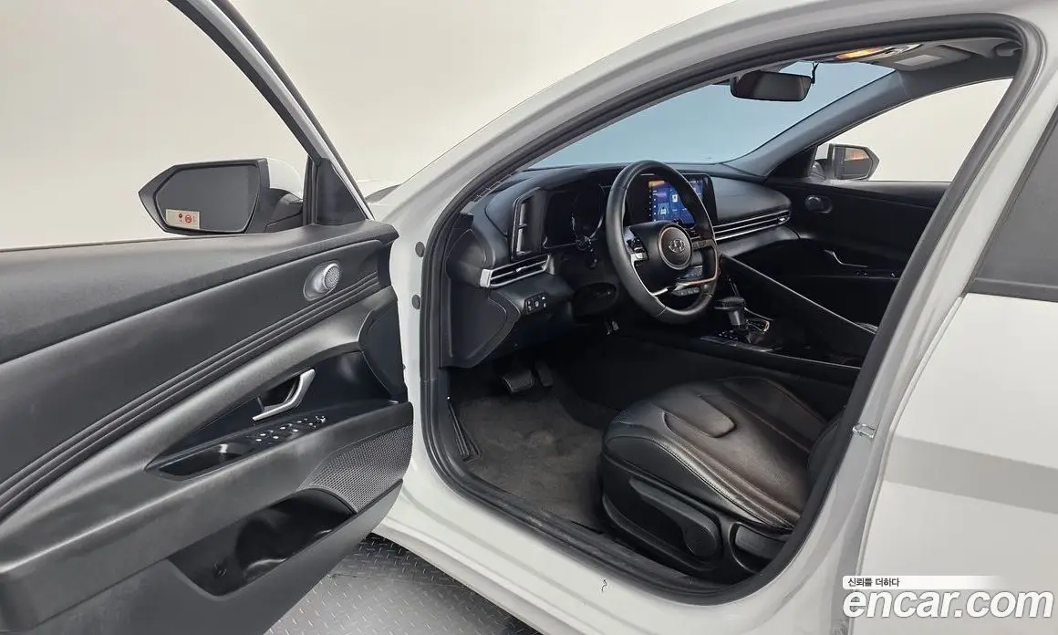 Hyundai Avante 2023 1.6 автомат (гидро), фото 13