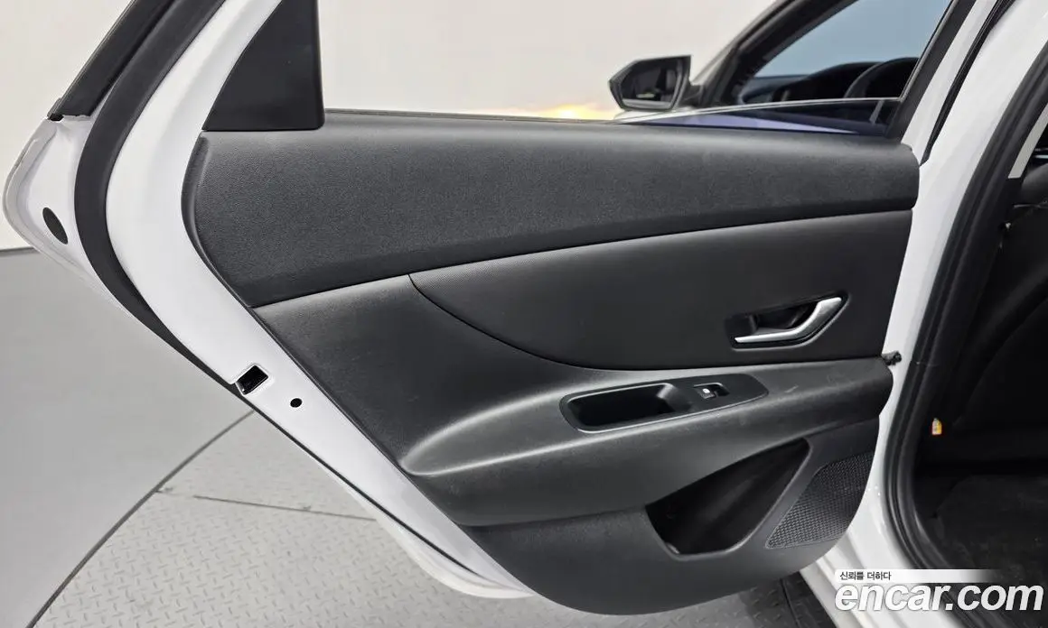 Hyundai Avante 2023 1.6 автомат (гидро), фото 14