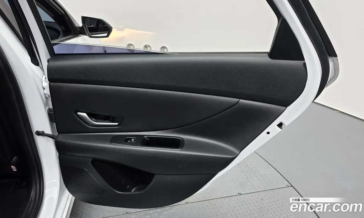 Hyundai Avante 2023 1.6 автомат (гидро), фото 15