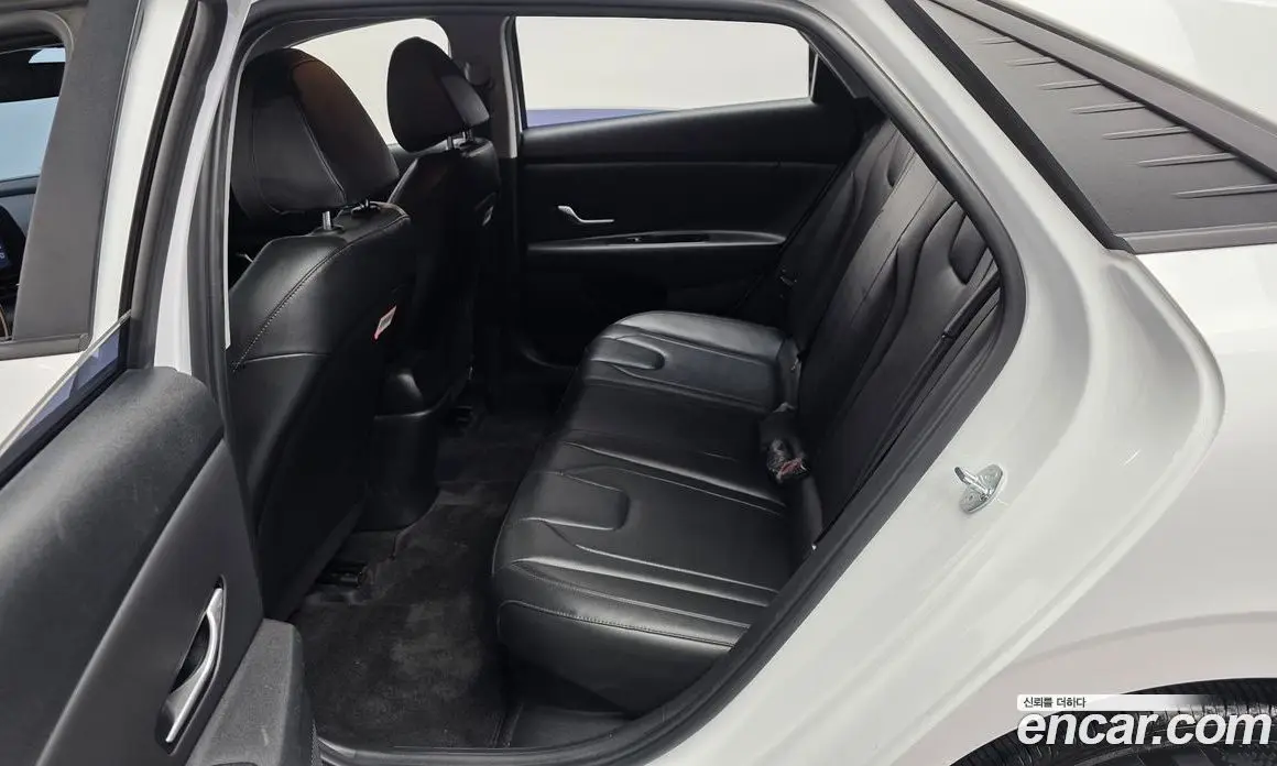 Hyundai Avante 2023 1.6 автомат (гидро), фото 16
