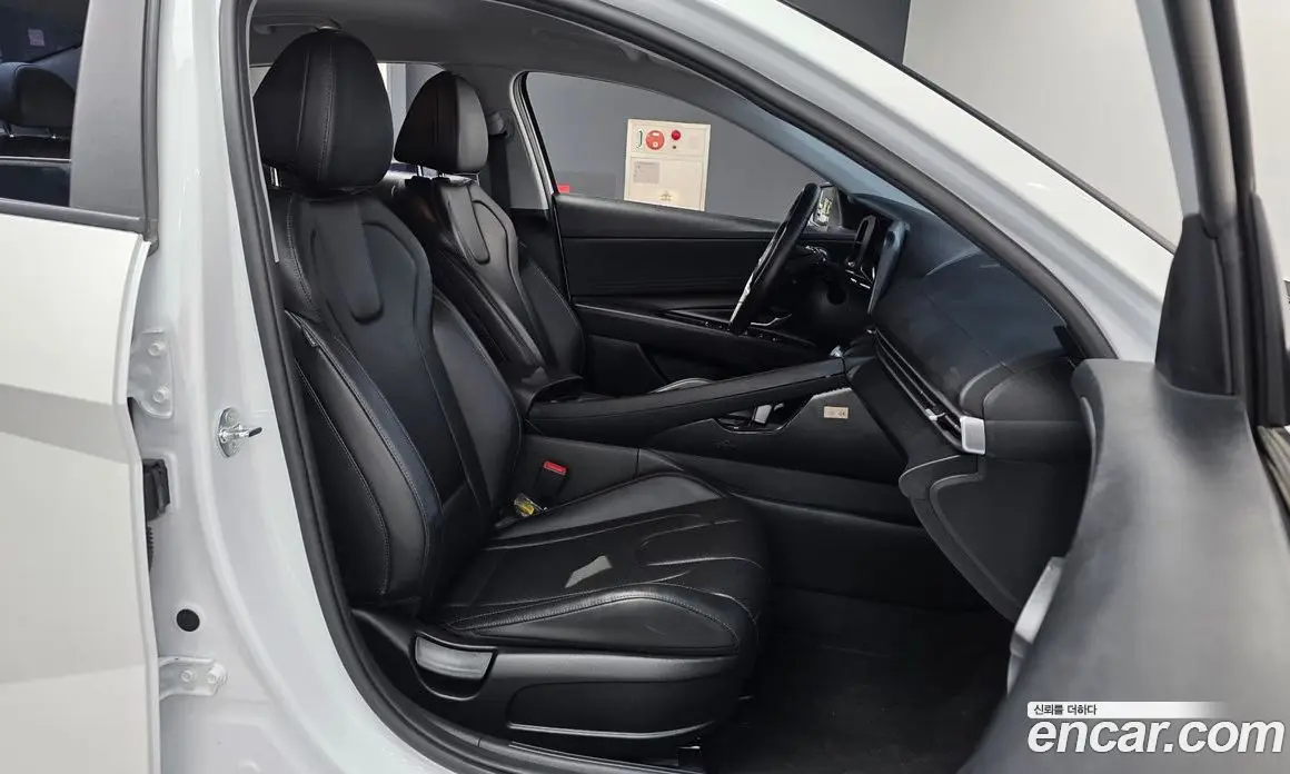 Hyundai Avante 2023 1.6 автомат (гидро), фото 17