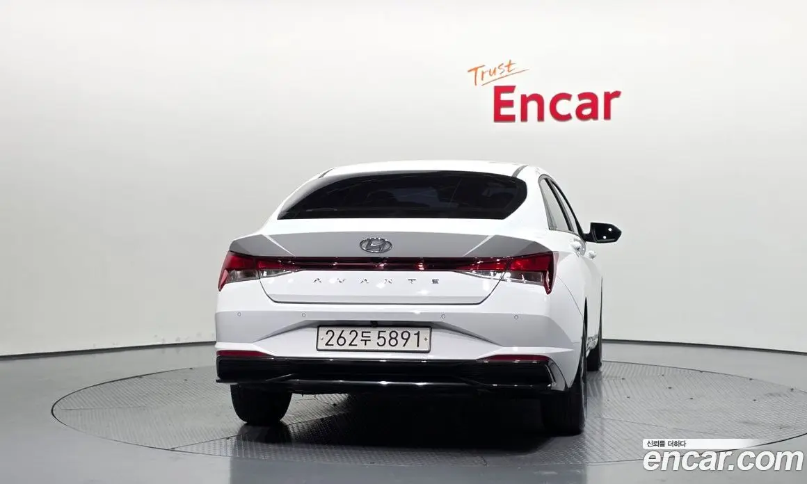 Hyundai Avante 2023 1.6 автомат (гидро), фото 4