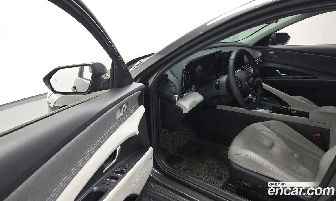 Hyundai Avante 2023 1.6 автомат (гидро), фото 13