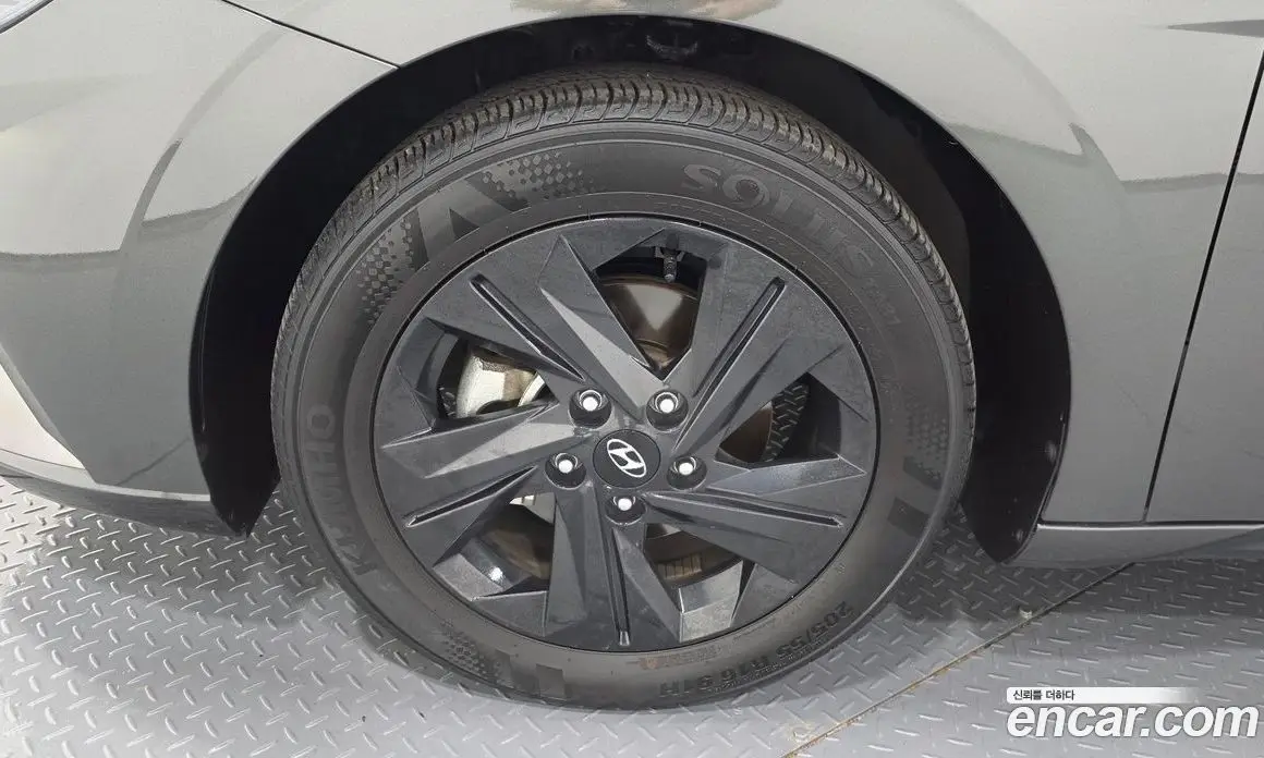 Hyundai Avante 2023 1.6 автомат (гидро), фото 5