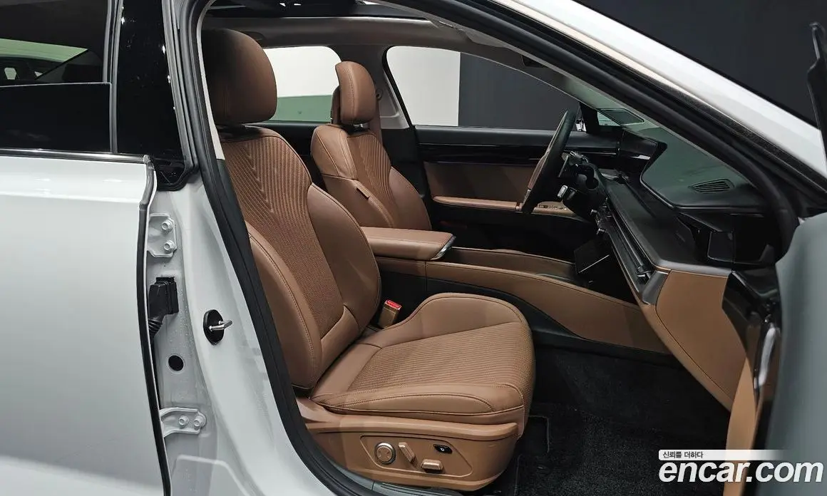 Hyundai Grandeur 2023 2.5 автомат (гидро), фото 13