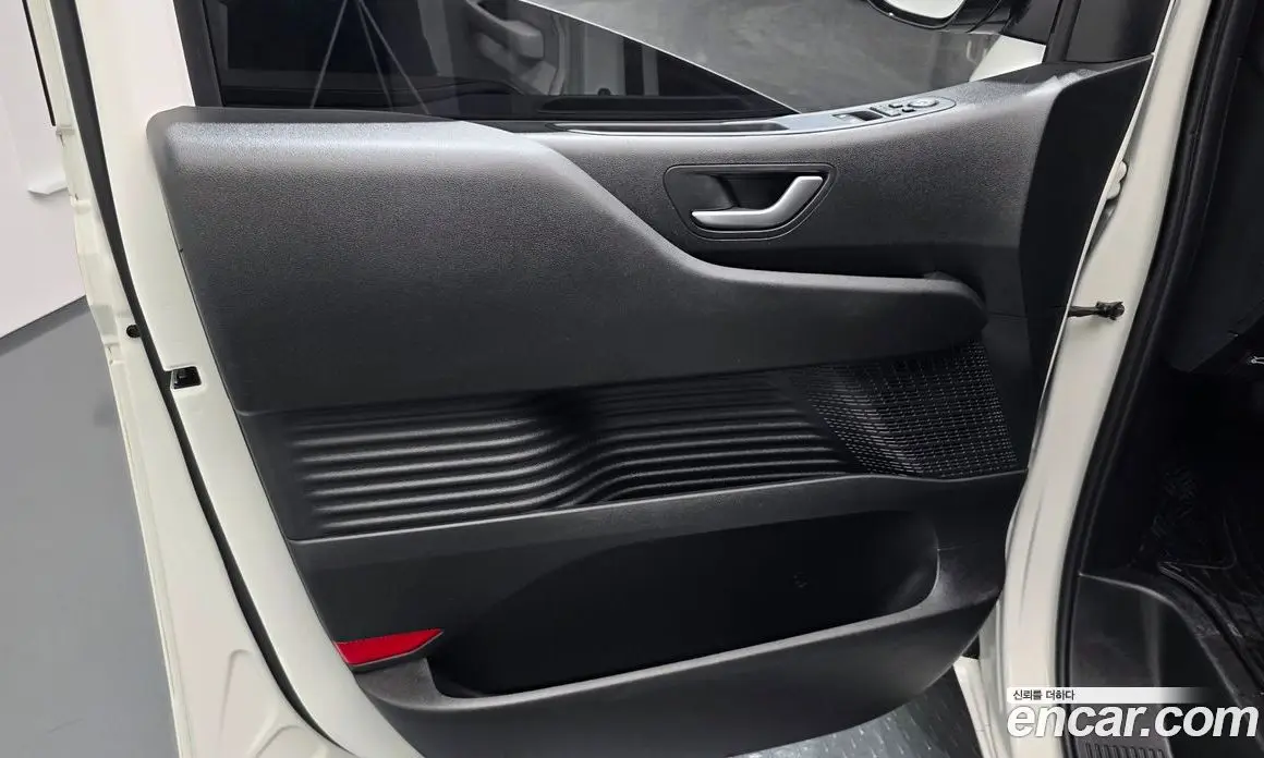 Hyundai Staria 2023 3.5 автомат (гидро), фото 13