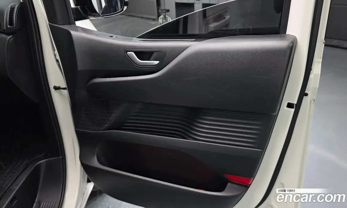 Hyundai Staria 2023 3.5 автомат (гидро), фото 14