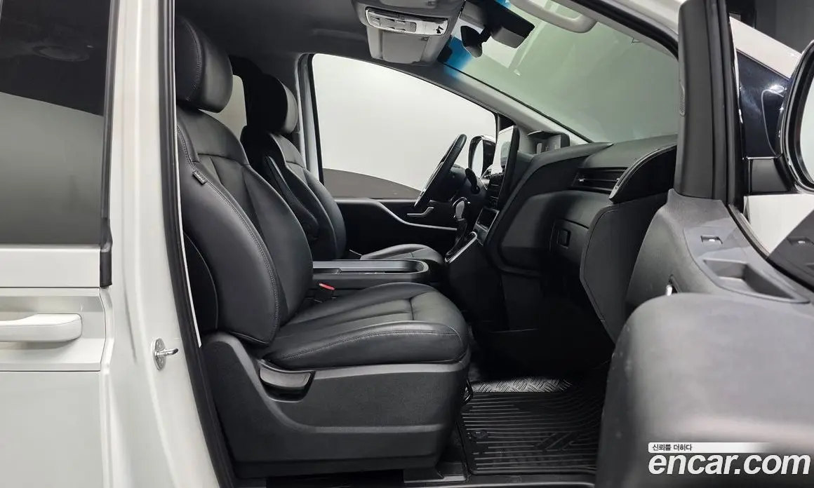 Hyundai Staria 2023 3.5 автомат (гидро), фото 15
