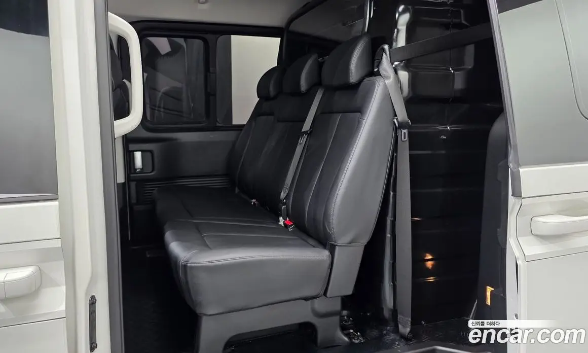Hyundai Staria 2023 3.5 автомат (гидро), фото 17