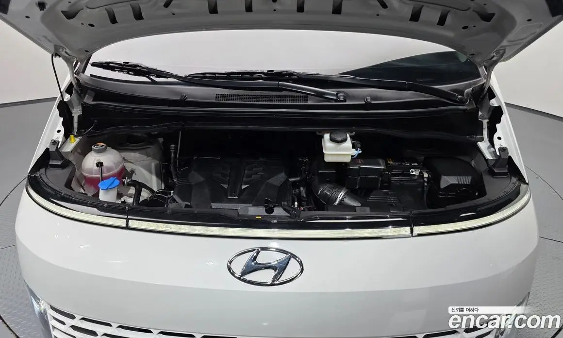 Hyundai Staria 2023 3.5 автомат (гидро), фото 5