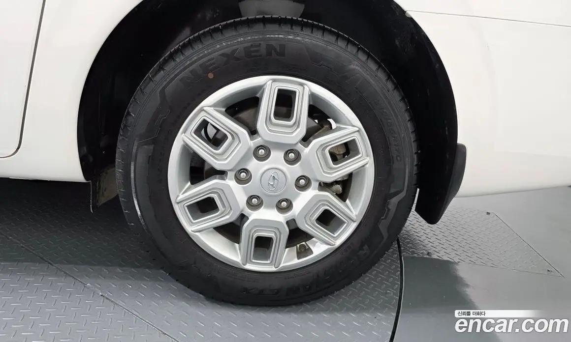 Hyundai Staria 2023 3.5 автомат (гидро), фото 6