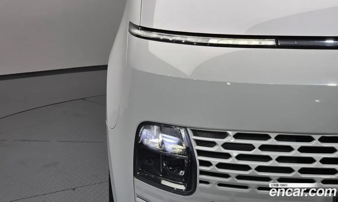 Hyundai Staria 2023 3.5 автомат (гидро), фото 7