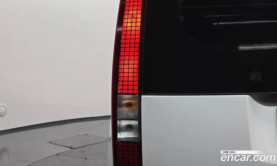 Hyundai Staria 2023 3.5 автомат (гидро), фото 8