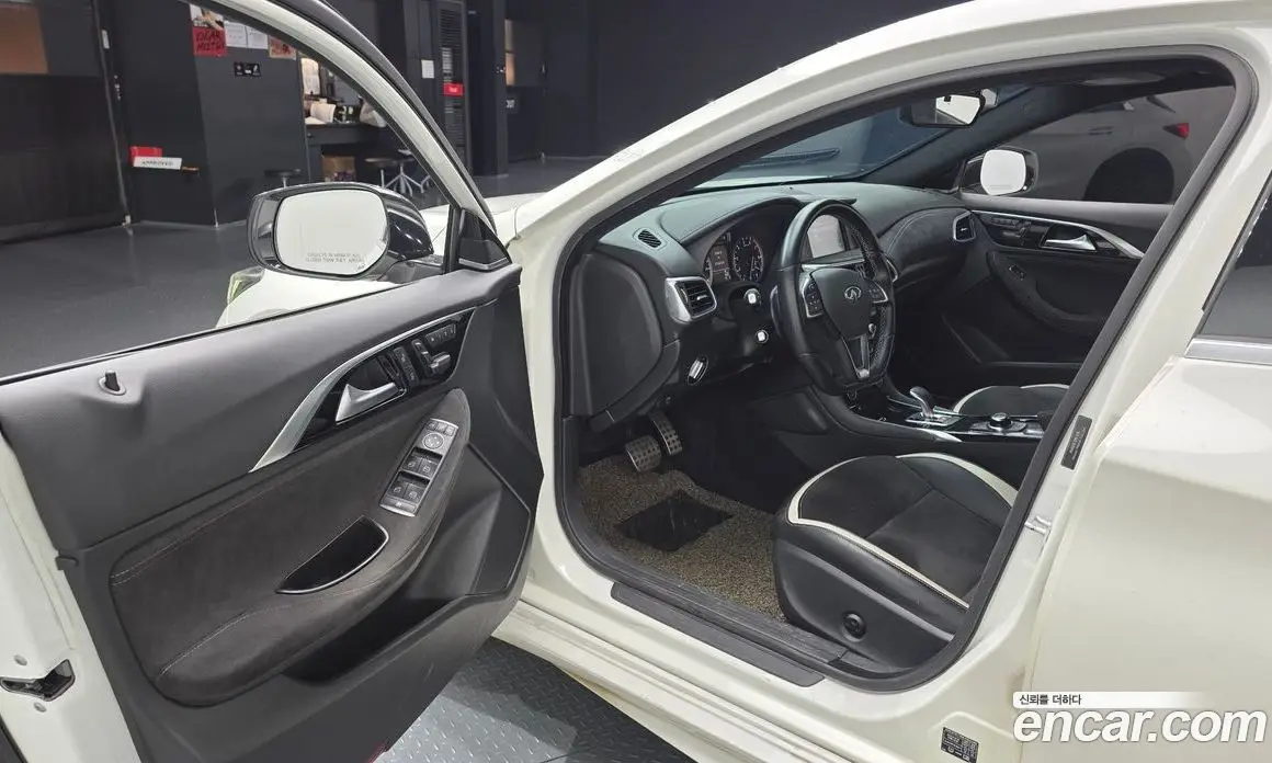 Infiniti Q30 2017 2.0 автомат (гидро), фото 13 Infiniti Q30 2017 2.0 автомат (гидро), фото 13