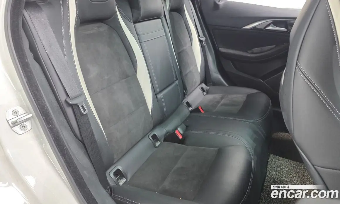 Infiniti Q30 2017 2.0 автомат (гидро), фото 16 Infiniti Q30 2017 2.0 автомат (гидро), фото 16