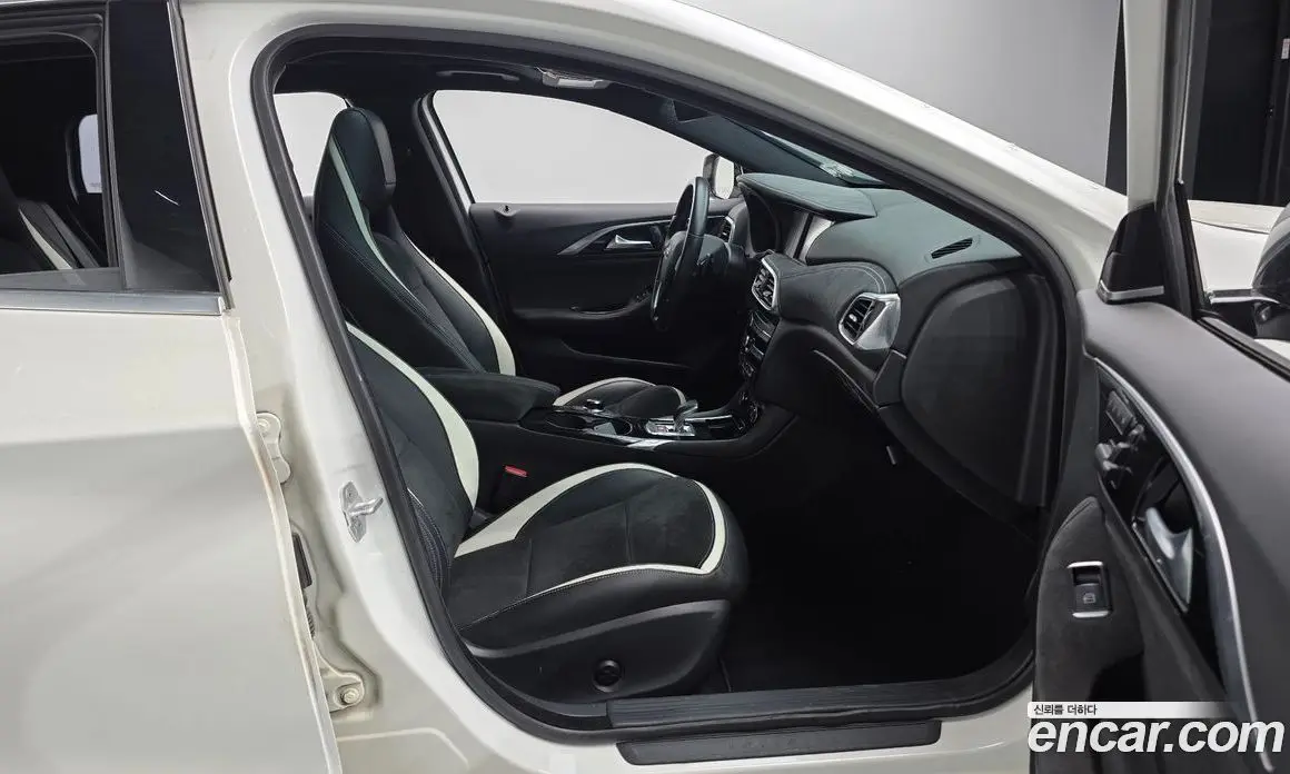 Infiniti Q30 2017 2.0 автомат (гидро), фото 17 Infiniti Q30 2017 2.0 автомат (гидро), фото 17
