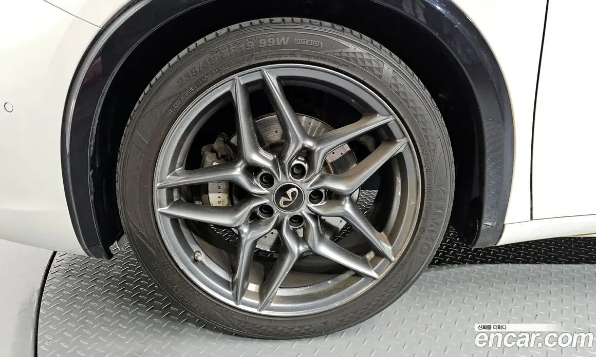 Infiniti Q30 2017 2.0 автомат (гидро), фото 5 Infiniti Q30 2017 2.0 автомат (гидро), фото 5