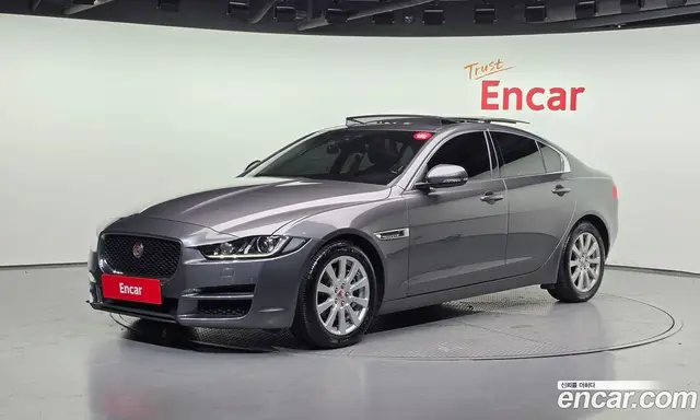Jaguar XE 2018 2.0 автомат (гидро), миниатюра 1 Jaguar XE 2018 2.0 автомат (гидро), миниатюра 1