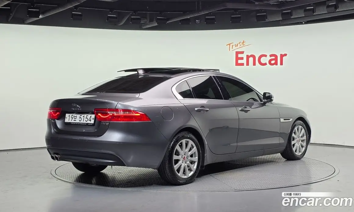 Jaguar XE 2018 2.0 автомат (гидро), фото 2 Jaguar XE 2018 2.0 автомат (гидро), фото 2
