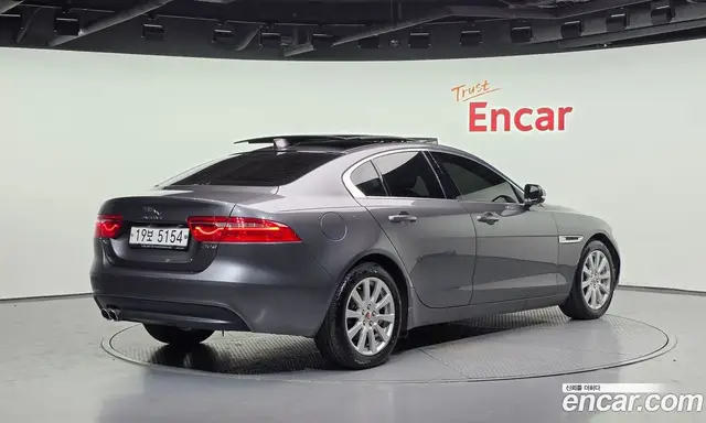 Jaguar XE 2018 2.0 автомат (гидро), миниатюра 2 Jaguar XE 2018 2.0 автомат (гидро), миниатюра 2