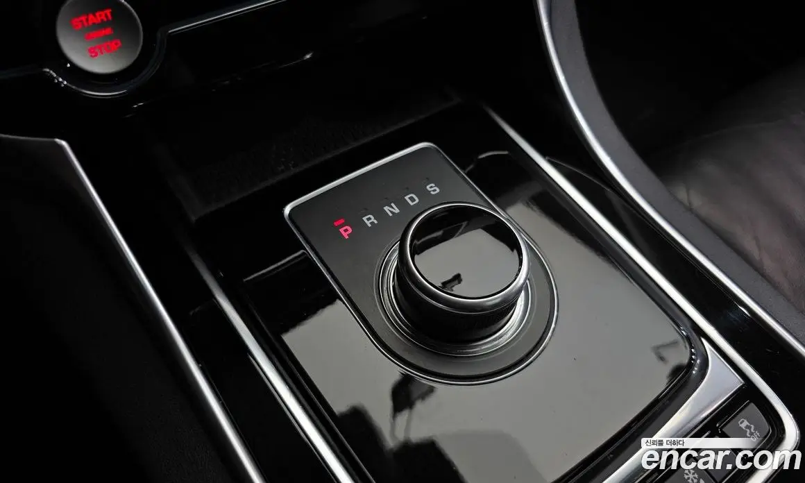 Jaguar XE 2018 2.0 автомат (гидро), фото 12 Jaguar XE 2018 2.0 автомат (гидро), фото 12