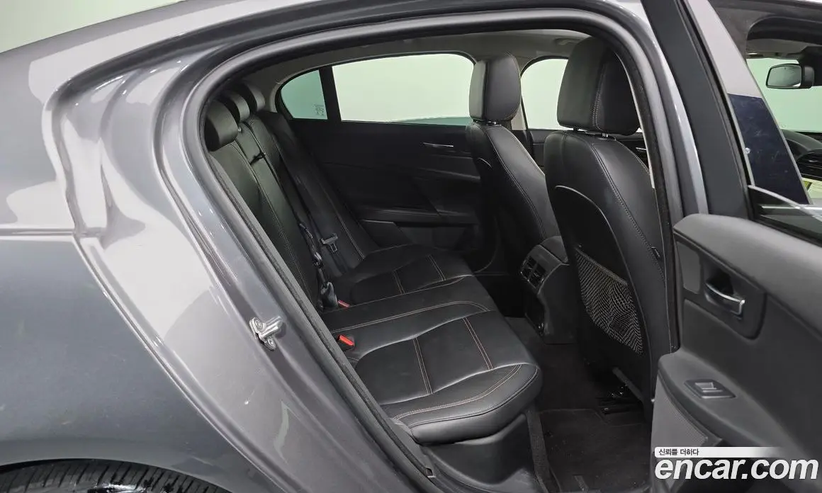 Jaguar XE 2018 2.0 автомат (гидро), фото 17 Jaguar XE 2018 2.0 автомат (гидро), фото 17
