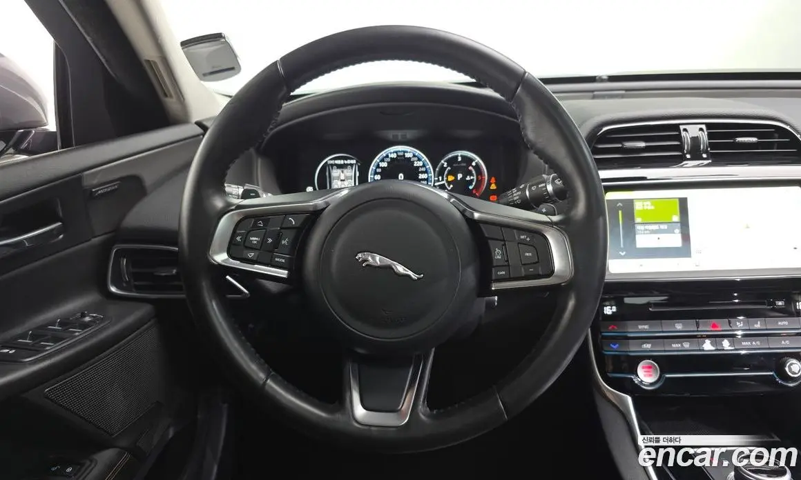 Jaguar XE 2018 2.0 автомат (гидро), фото 19 Jaguar XE 2018 2.0 автомат (гидро), фото 19