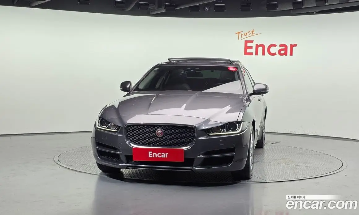 Jaguar XE 2018 2.0 автомат (гидро), фото 3 Jaguar XE 2018 2.0 автомат (гидро), фото 3